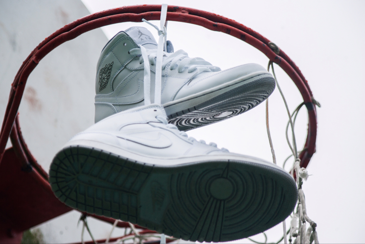 Air Jordan 1 Mid White Grey