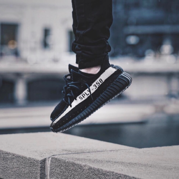 adidas Yeezy Boost 350 V2 Black White
