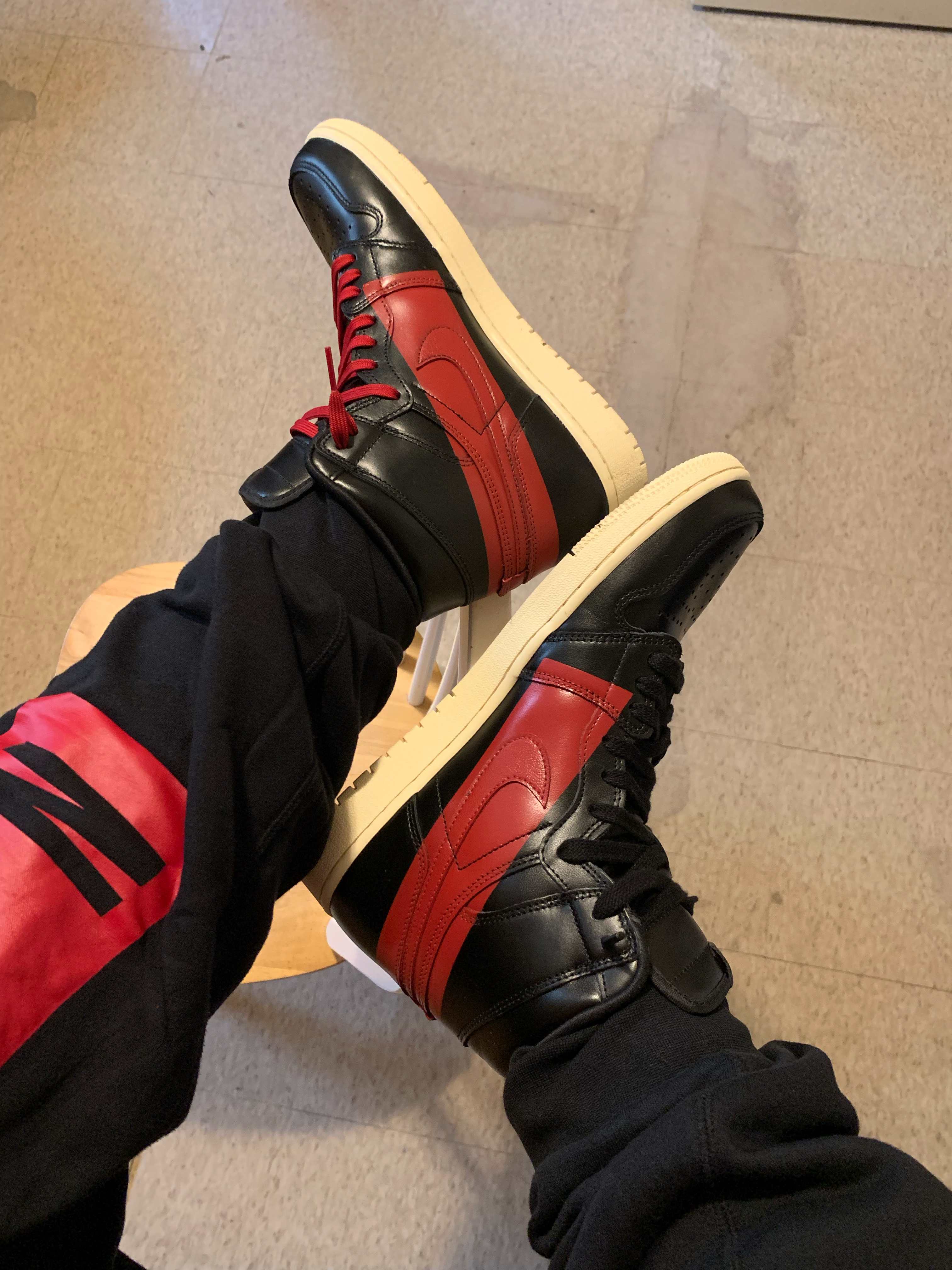 Air Jordan 1 Retro High OG Defiant Couture