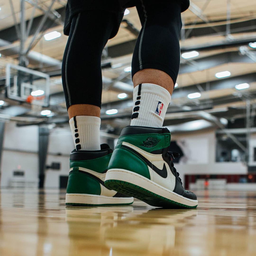Air Jordan 1 Retro High OG Pine Green
